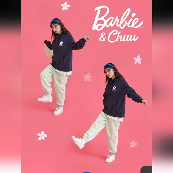 NWOT chuu - [Barbie Flower] Kangaroo Zip Hoodie RARE limited edition korea - Picture 9 of 10